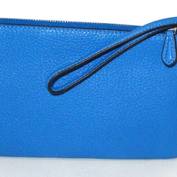Coach New C5610 Double Zip Wallet Wristlet Racer Blue Pebbled Leather NWT $198 - Picture 2 of 3